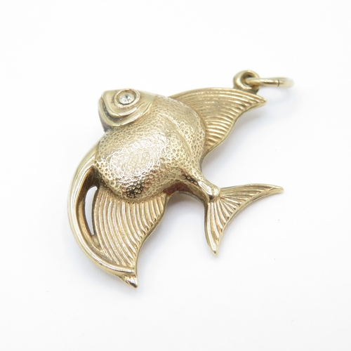 32 - 9ct gold paste eye fish charm (1.5g)
