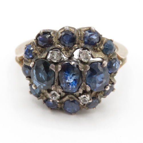 14 - 9ct gold and silver blue and white sapphire ring (2.8g) Size P