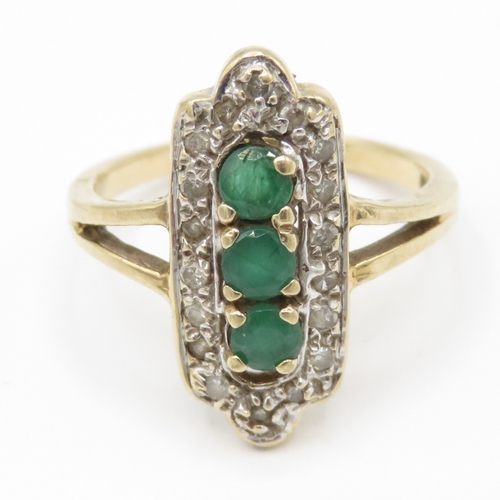 16 - 9ct gold diamond and emerald art deco style ring (2.38g) Size I
