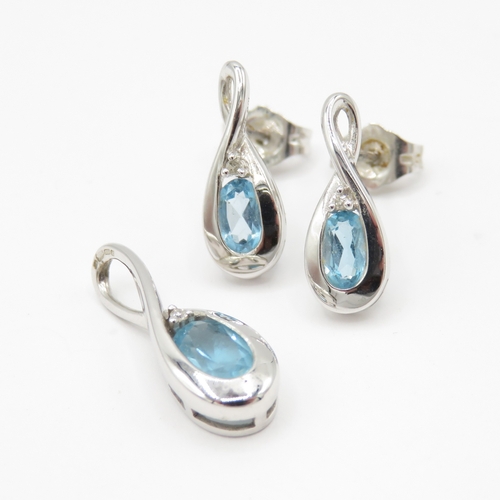 32 - 9ct white gold blue topaz earrings pendant set (2.4g)