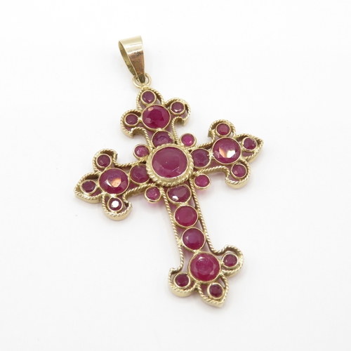 45 - 9ct gold ruby cross pendant (1.6g)
