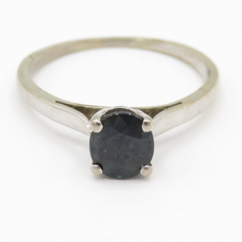 50 - 9ct gold sapphire solitaire ring (1.6g) Size J