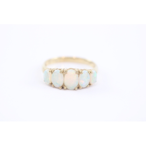 13 - 9ct gold graduated opal five stone ring (2.6g) Size N