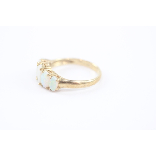 13 - 9ct gold graduated opal five stone ring (2.6g) Size N
