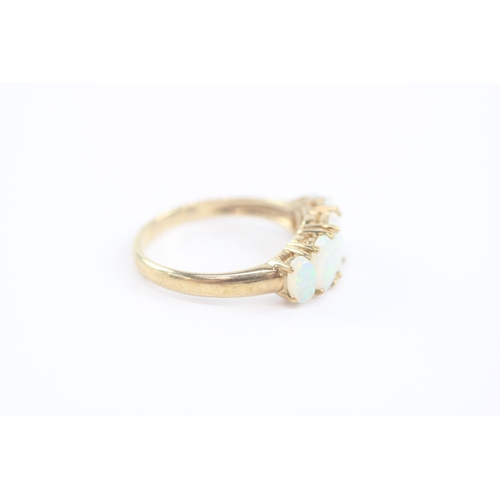 13 - 9ct gold graduated opal five stone ring (2.6g) Size N
