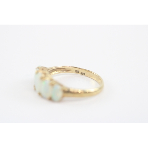 13 - 9ct gold graduated opal five stone ring (2.6g) Size N