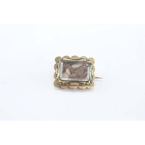 15 - 9ct gold mourning hairwork brooch (2.4g)