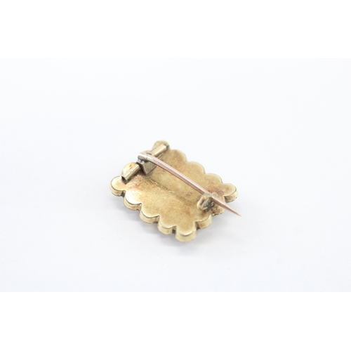 15 - 9ct gold mourning hairwork brooch (2.4g)