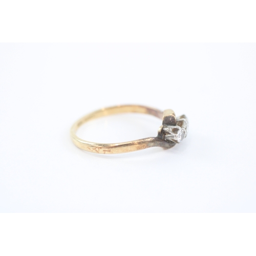 17 - 18ct gold diamond three stone ring (2.1g) Size M 1/2