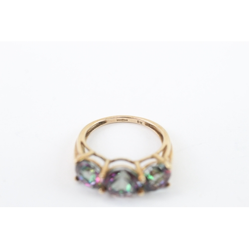 20 - 9ct gold mystic topaz trilogy ring (3.82g) Size O