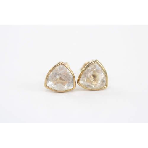 30 - 9ct gold rock crystal stud earrings (1.9g)