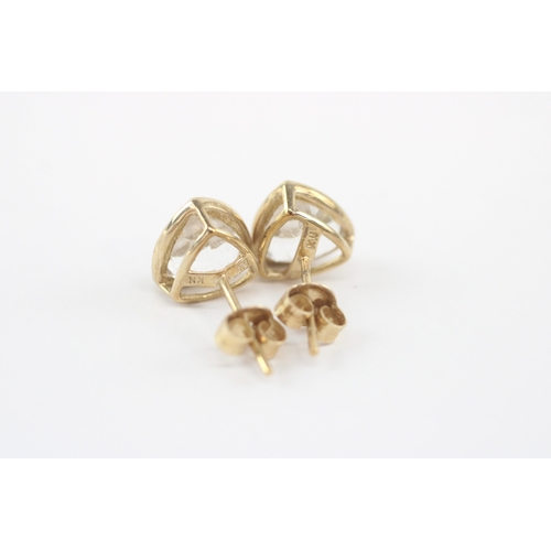 30 - 9ct gold rock crystal stud earrings (1.9g)