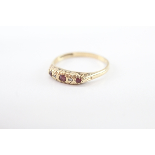 31 - 9ct gold vintage ruby diamond ring with scroll details on the side (1.9g) Size O