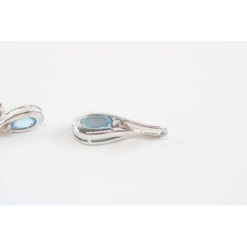 32 - 9ct white gold blue topaz earrings pendant set (2.4g)