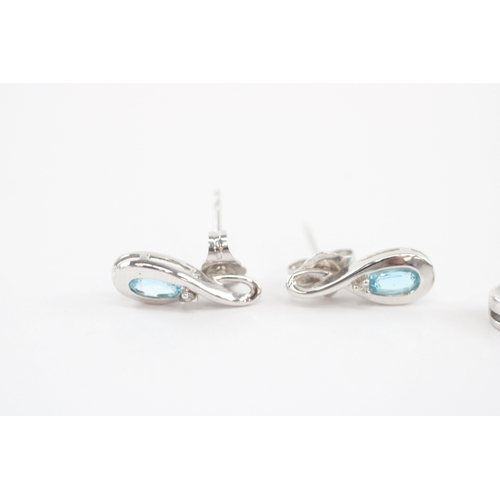 32 - 9ct white gold blue topaz earrings pendant set (2.4g)