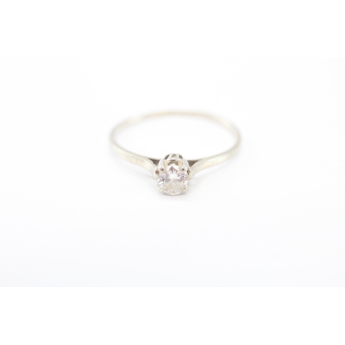 33 - 14ct white gold diamond solitaire ring (1.3g) Size P 1/2
