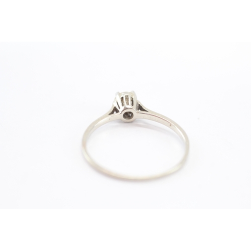 33 - 14ct white gold diamond solitaire ring (1.3g) Size P 1/2