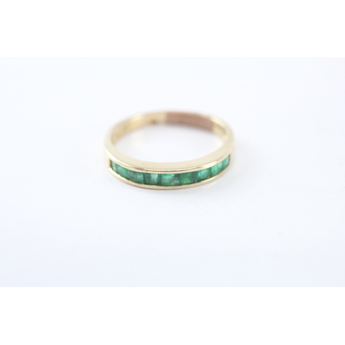 44 - 14ct gold emerald half eternity ring (2.2g) Size N