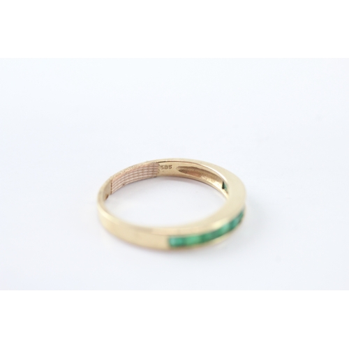 44 - 14ct gold emerald half eternity ring (2.2g) Size N