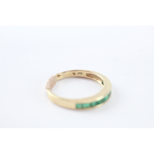 44 - 14ct gold emerald half eternity ring (2.2g) Size N