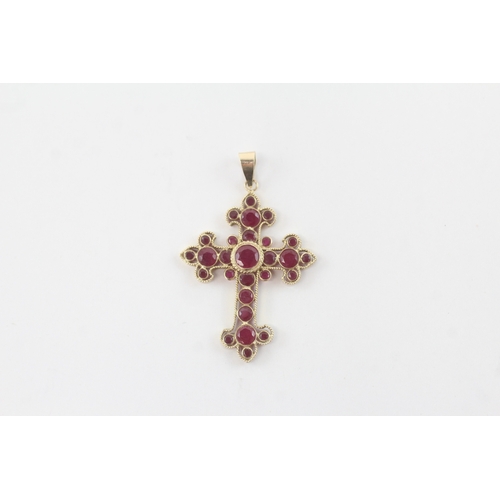 45 - 9ct gold ruby cross pendant (1.6g)