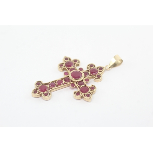 45 - 9ct gold ruby cross pendant (1.6g)