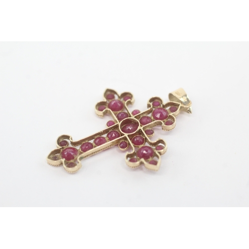 45 - 9ct gold ruby cross pendant (1.6g)