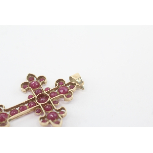 45 - 9ct gold ruby cross pendant (1.6g)