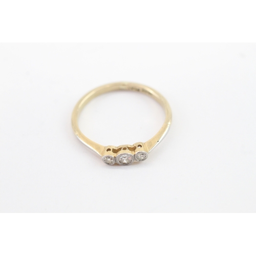 52 - 18ct gold & platinum diamond three stone ring (2.2g) Size O