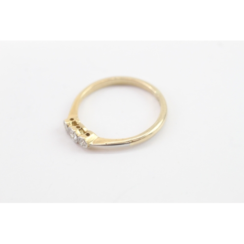 52 - 18ct gold & platinum diamond three stone ring (2.2g) Size O