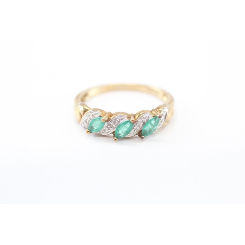 9 - 9ct gold emerald diamond half eternity ring (2.1g) Size O