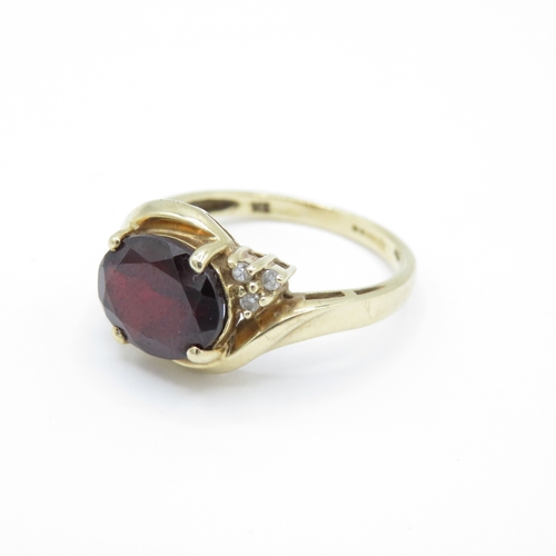 48 - 9ct gold garnet diamond dress ring (2.9g) Size N 1/2