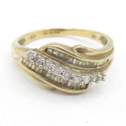 58 - 9ct gold diamond baguette cut stone set ring (3g) Size S
