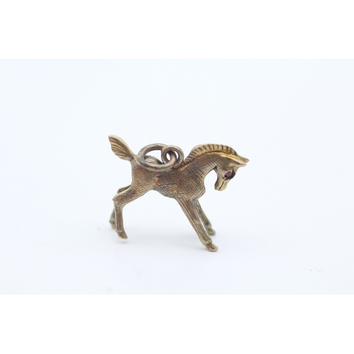 30 - Vintage 9ct gold ruby set racing horse charm (2.7g)