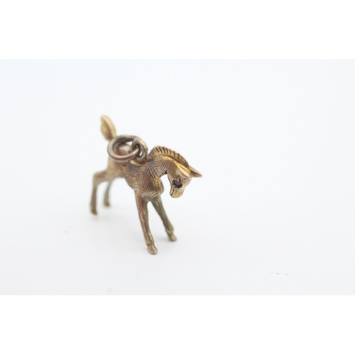 30 - Vintage 9ct gold ruby set racing horse charm (2.7g)
