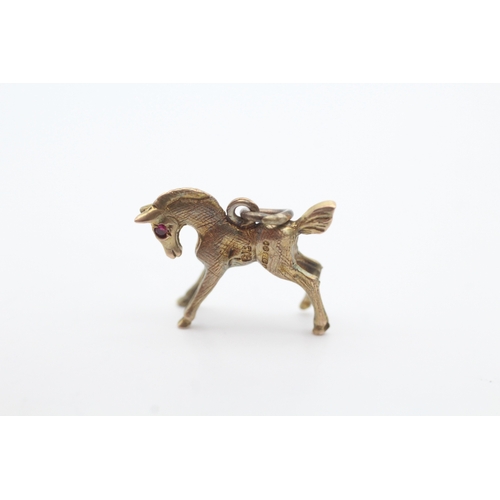 30 - Vintage 9ct gold ruby set racing horse charm (2.7g)