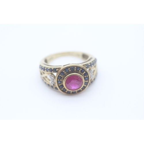31 - 9ct gold diamond, ruby and sapphire set dress ring (3.4g) Size K