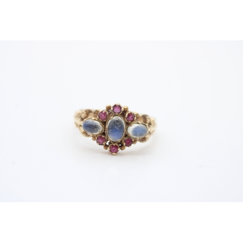 38 - 9ct gold ruby and moonstone set dress ring (3.3g) Size O