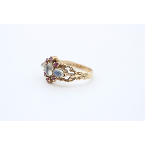 38 - 9ct gold ruby and moonstone set dress ring (3.3g) Size O