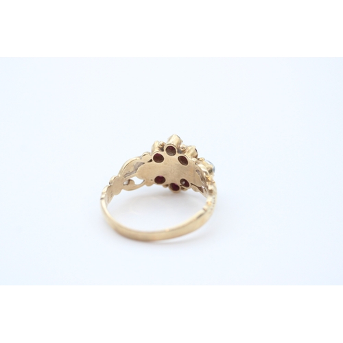 38 - 9ct gold ruby and moonstone set dress ring (3.3g) Size O