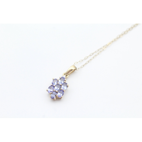 40 - 9ct gold tanzanite set cluster pendant necklace (1.7g)