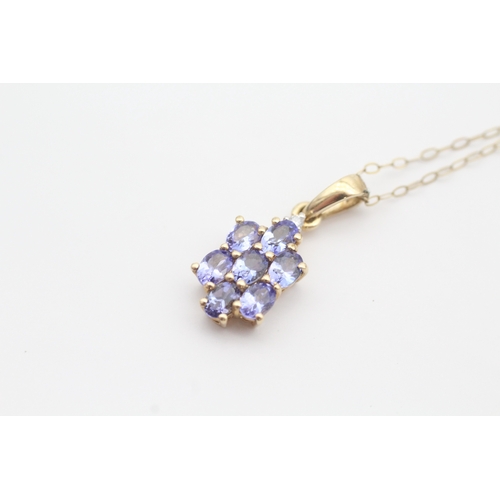 40 - 9ct gold tanzanite set cluster pendant necklace (1.7g)