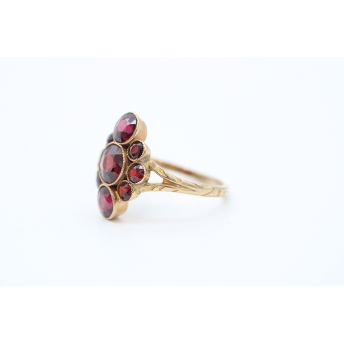 41 - 9ct gold garnet set cluster ring (1.9g) Size J 1/2