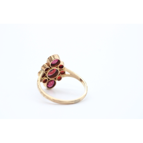 41 - 9ct gold garnet set cluster ring (1.9g) Size J 1/2