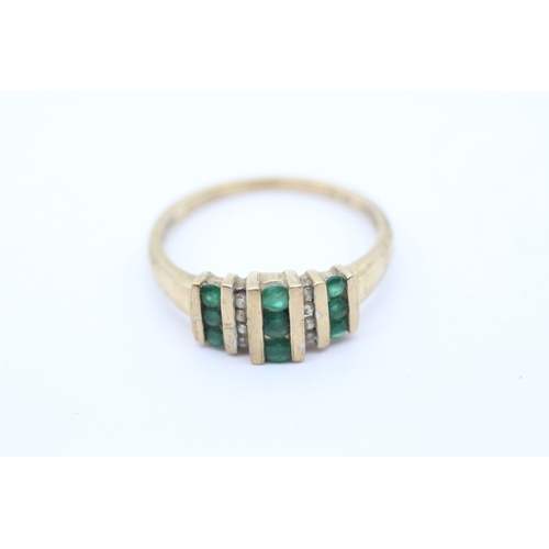 54 - 9ct gold diamond and emerald band ring (2.4g) Size R