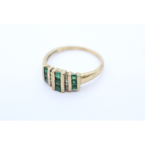 54 - 9ct gold diamond and emerald band ring (2.4g) Size R