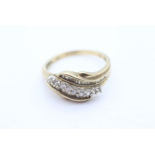 58 - 9ct gold diamond baguette cut stone set ring (3g) Size S
