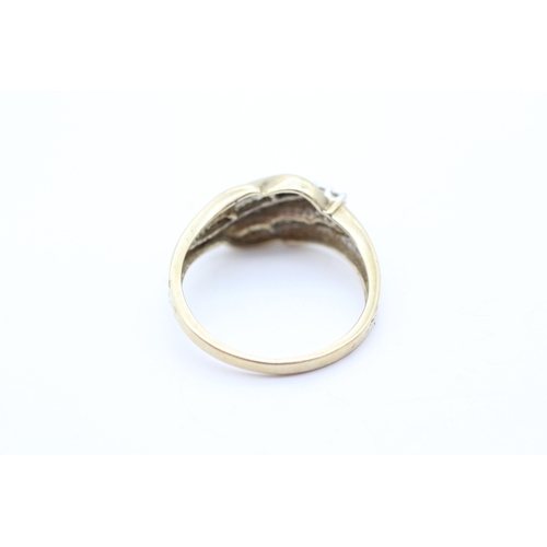 58 - 9ct gold diamond baguette cut stone set ring (3g) Size S