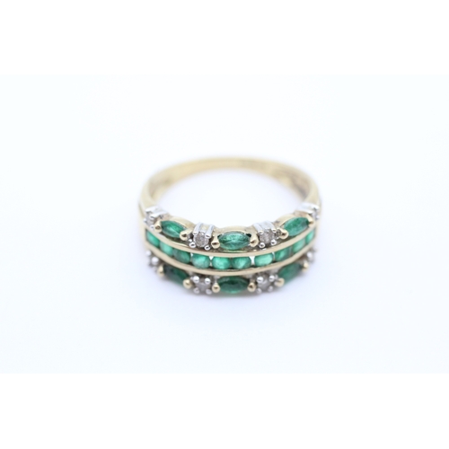 9 - 9ct gold diamond and emerald three row ring (3.2g) Size R