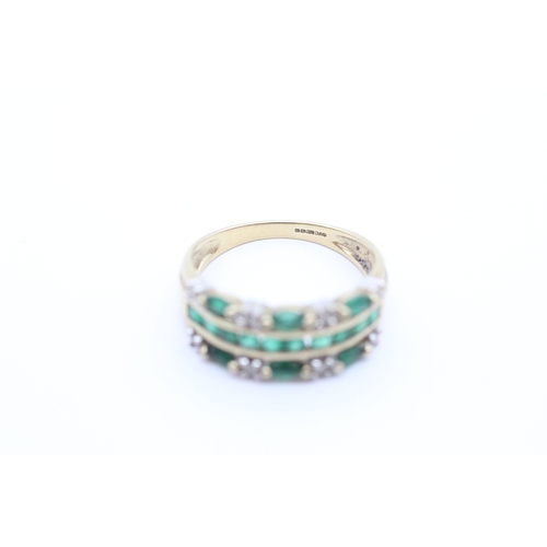 9 - 9ct gold diamond and emerald three row ring (3.2g) Size R